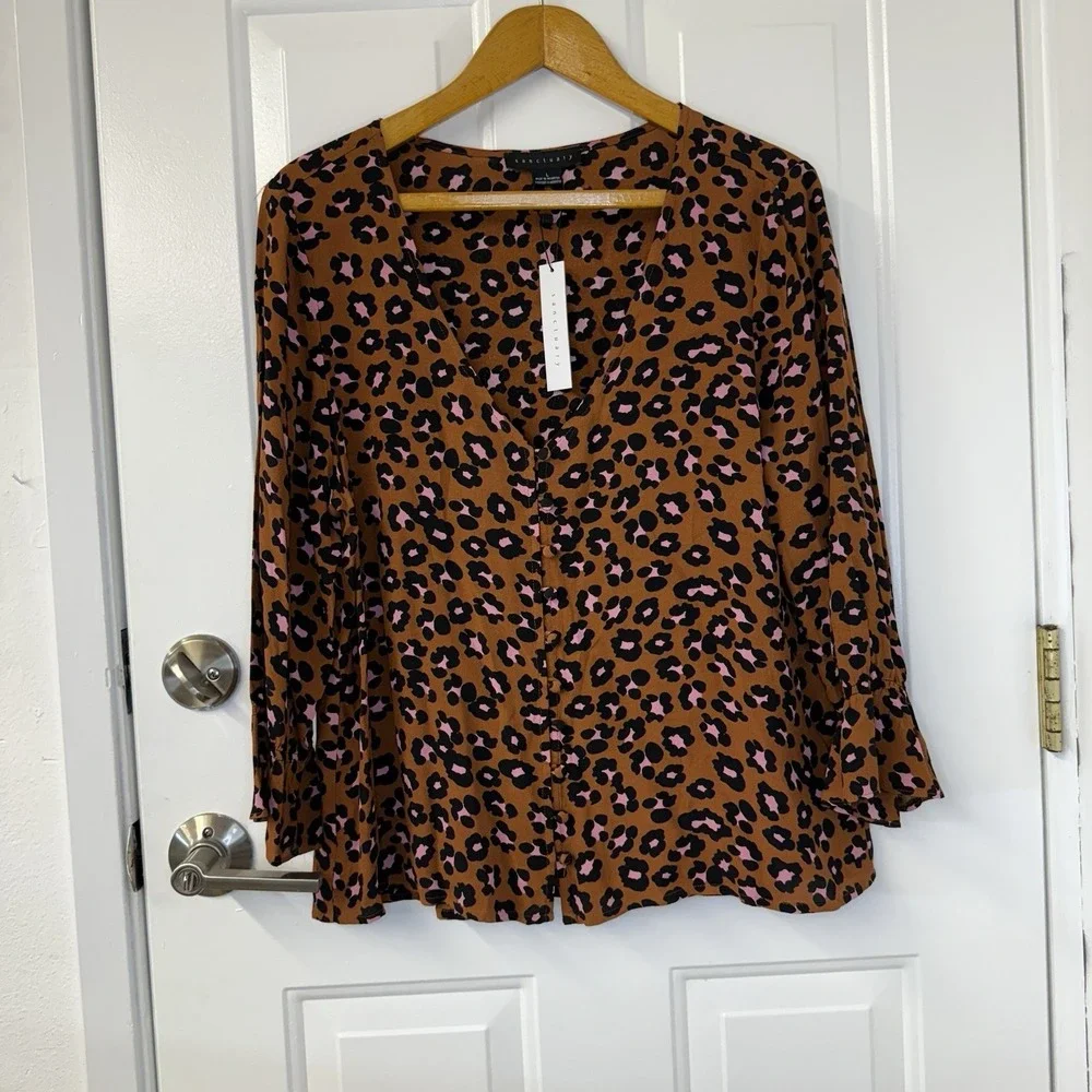 NWT Sanctuary Leopard Print Vneck Button Front‎ Bell Sleeve Blouse Size Large
